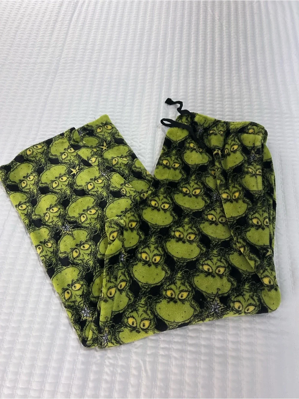Green Grinch-Print Fleece Jogger Pants. Size L